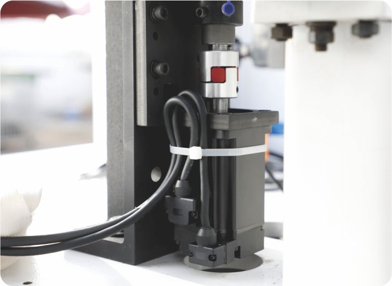 38-Servo control for edge band feeding and pressing.jpg
